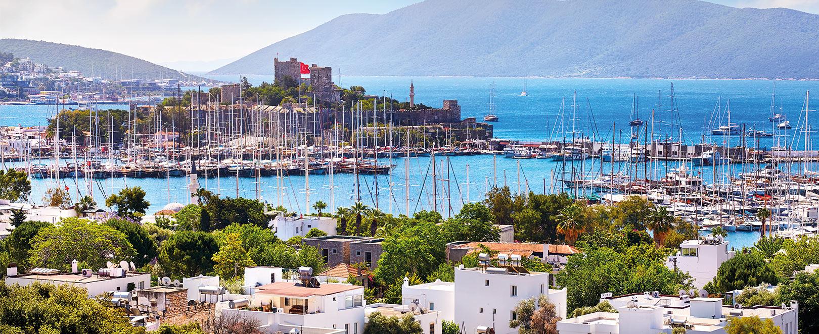 château dans le port de Bodrum