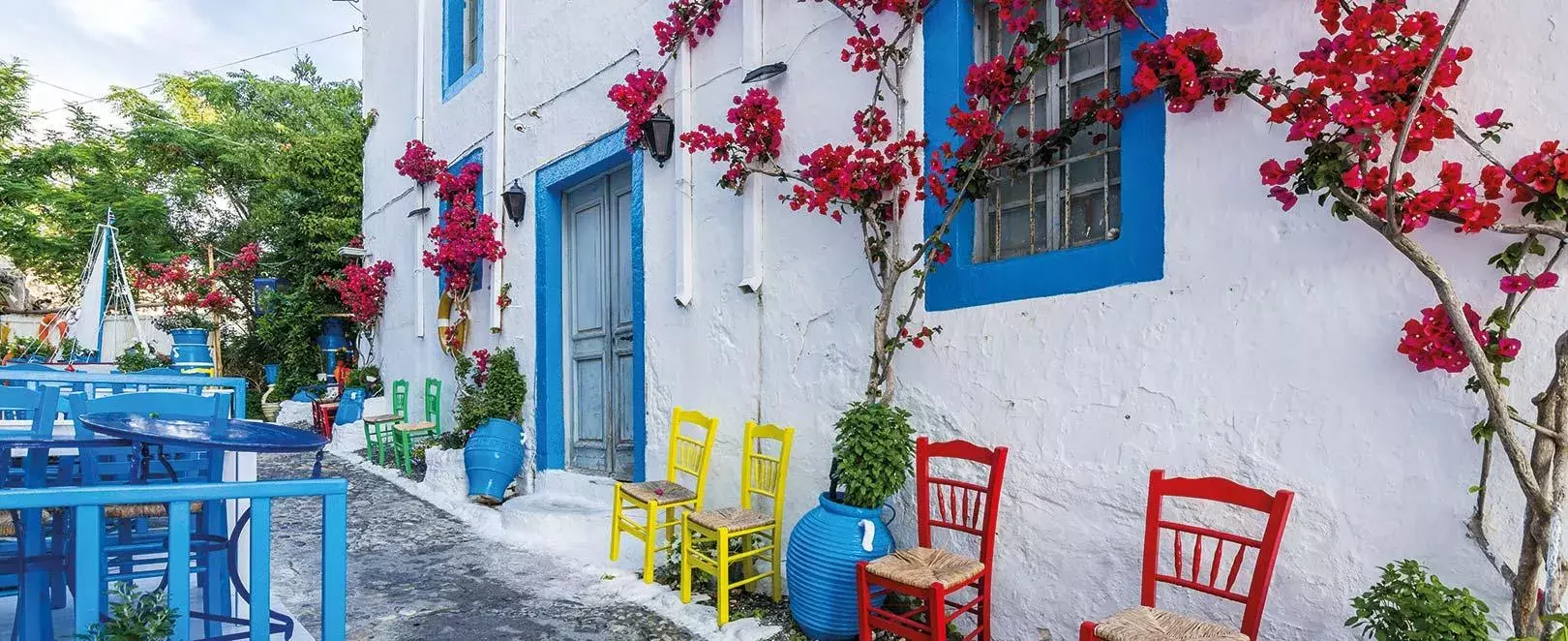 maison blanche aux volets bleus