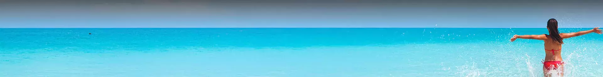 femme de dos devant la mer