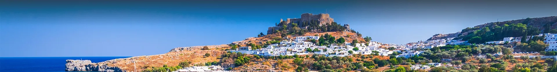 vue sur Lindos, village aux maisons blanches de Rhodes