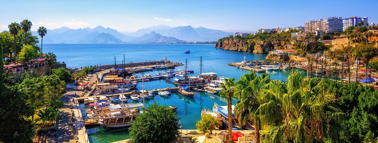 vue sur le port d'Antalya