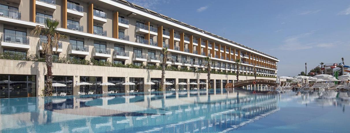 piscine et hôtel