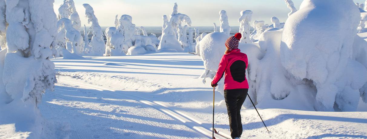 femme faisant du ski de fond