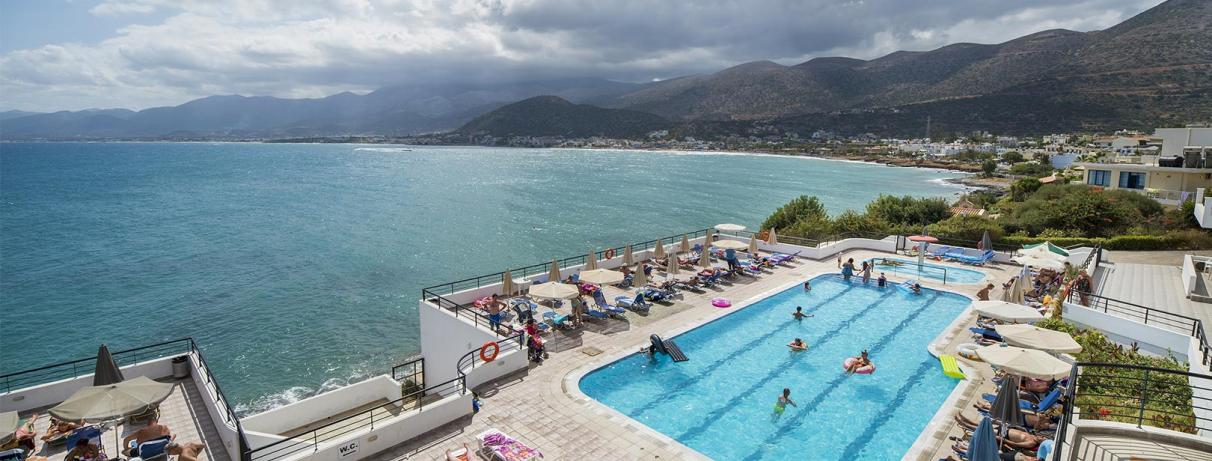 piscine et vue mer