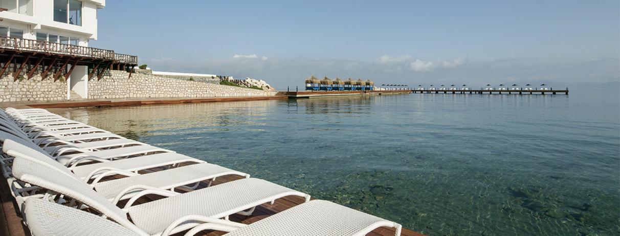 plage avec transats