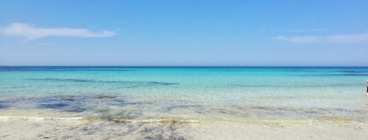 plage et mer turquoise