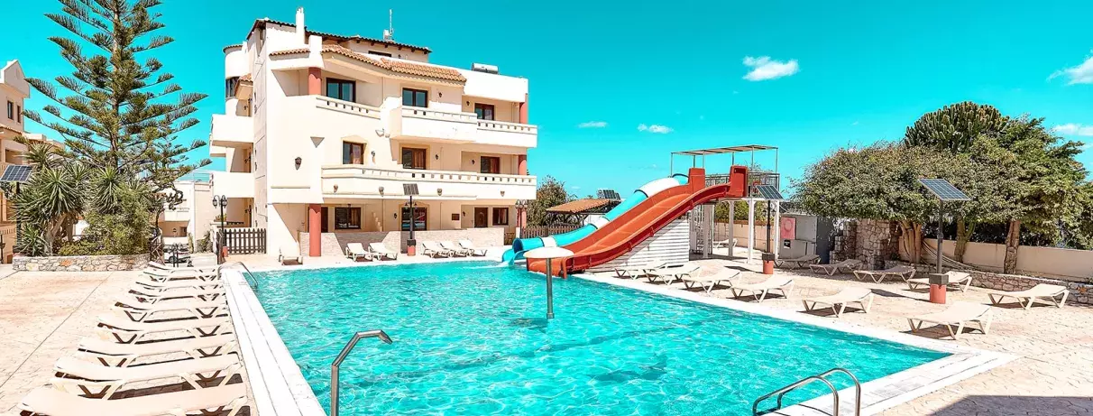 piscine avec toboggans