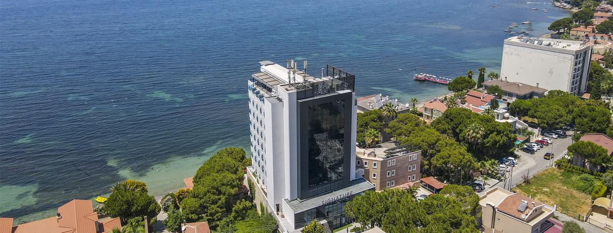 vue sur la mer et l'hôtel