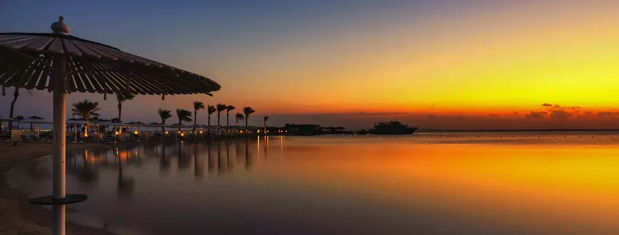 plage couché de soleil