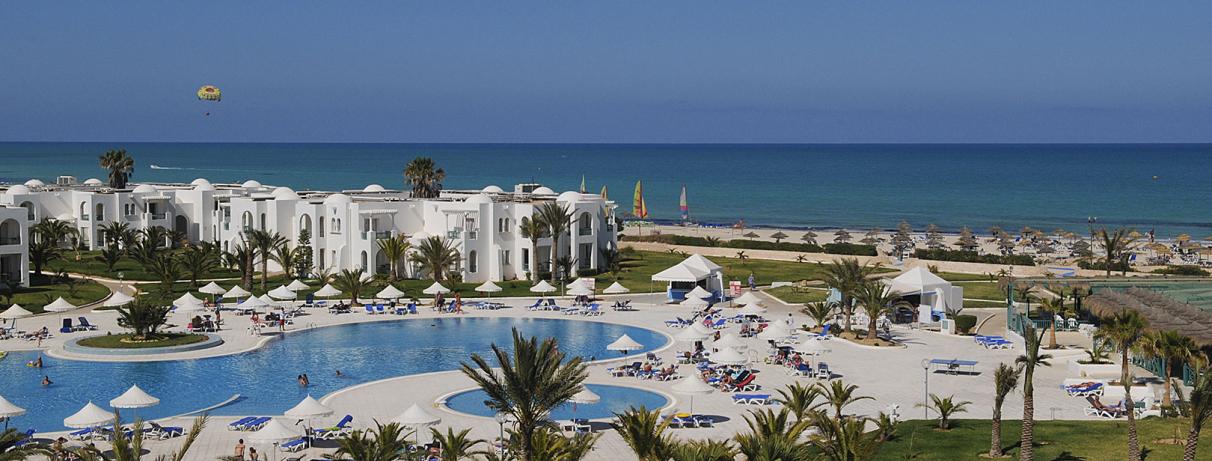 vue aérienne piscine met et hôtel