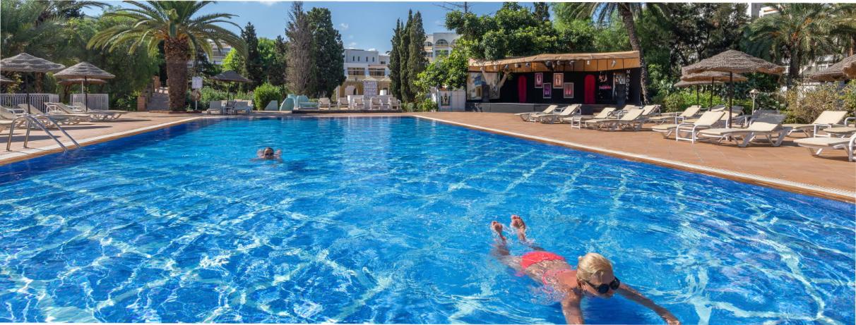 piscine avec transat