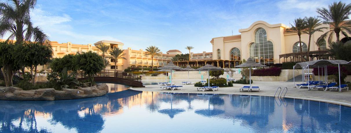vue générale hôtel avec piscine
