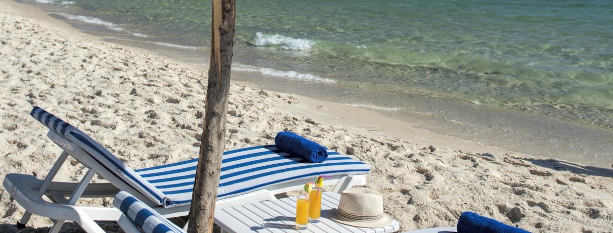 transat au bord de la plage 