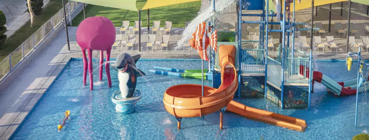 piscine et toboggans