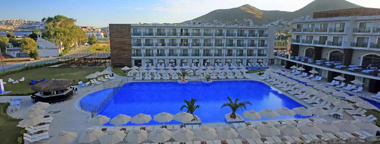 vue d'ensemble de l'hôtel et de la piscine