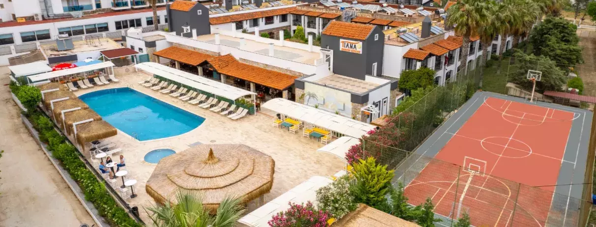 vue d'ensemble de l'hôtel et de sa piscine