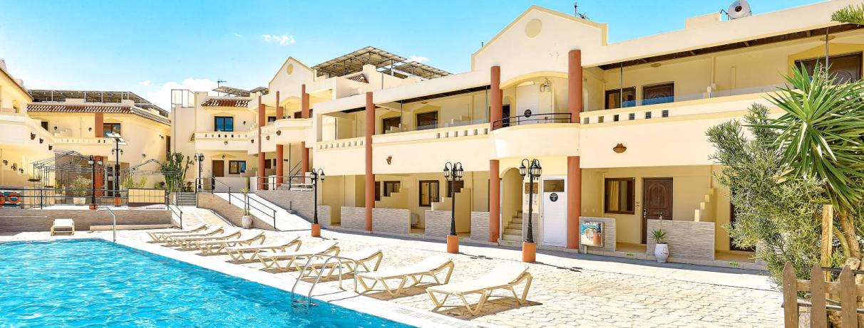 piscine avec transats