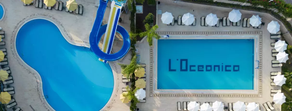 piscine avec toboggans