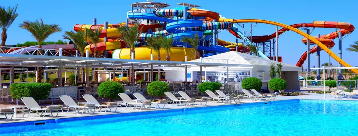 piscine et vue sur aquaparc