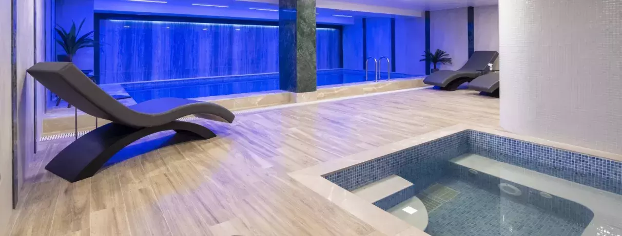 piscine intérieure 
