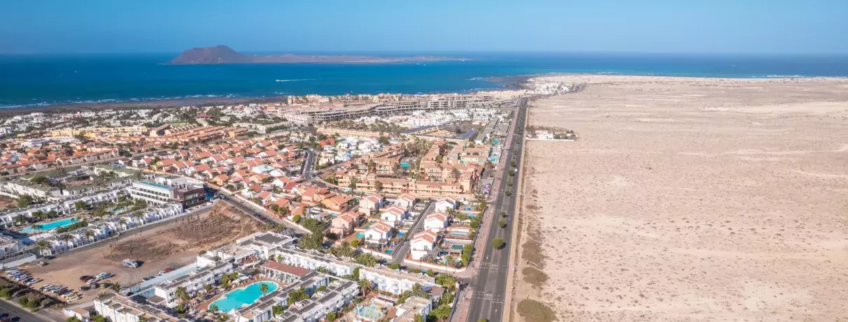 vue générale de la plage et de l'hôtel