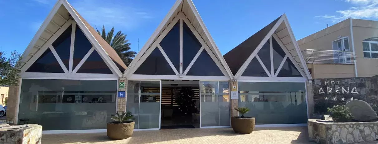 vue de la façade de l'hôtel