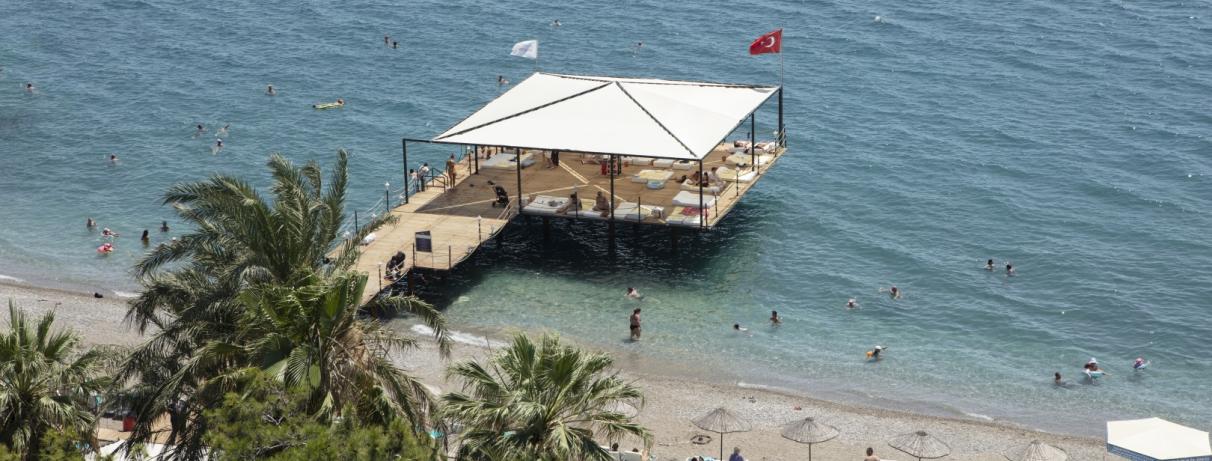 plage avec pont 