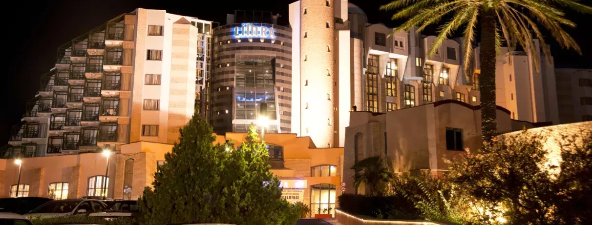 façade extérieure de nuit 