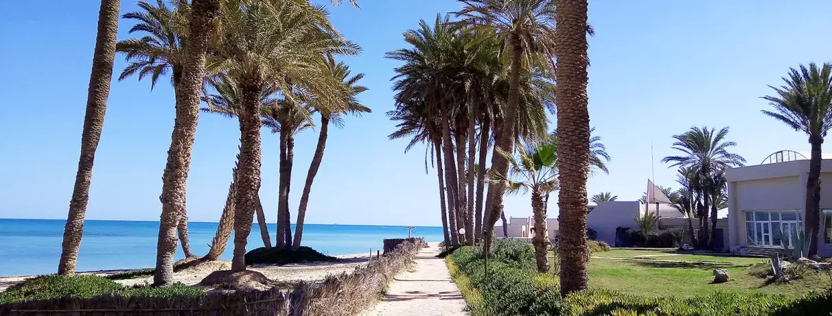 chemin menant à la plage