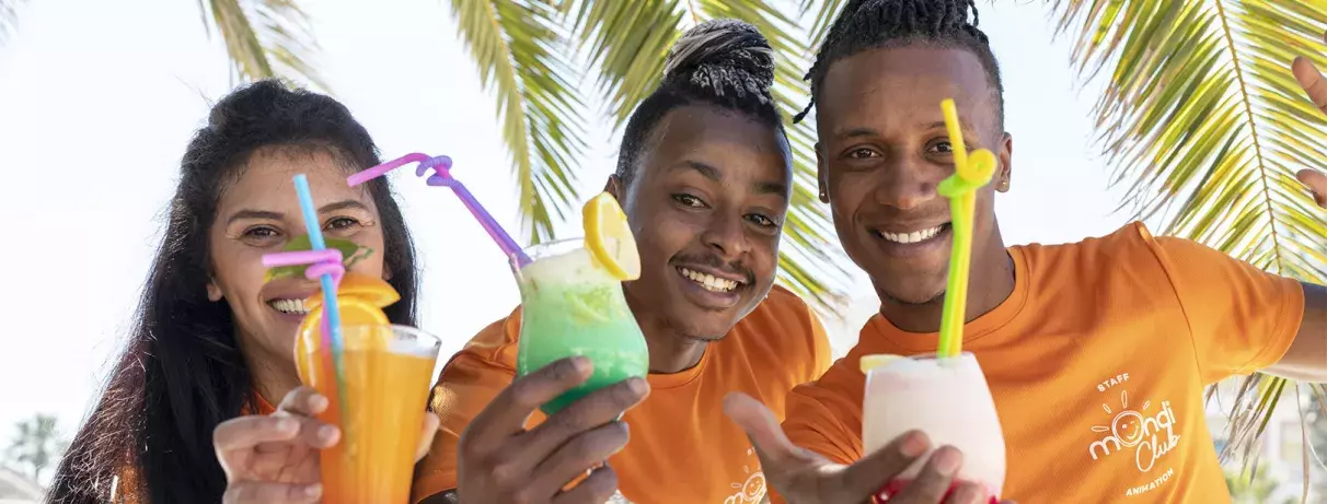 animateurs avec cocktails