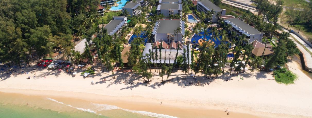 plage et hôtel