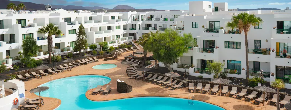 vue d'ensemble de l'hôtel et de la piscine 