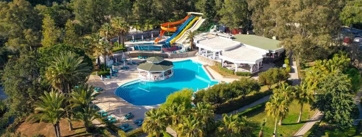 vue des piscines et des toboggans 