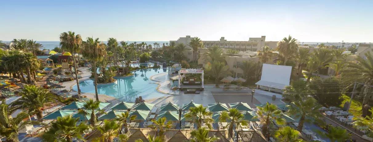 vue d'ensemble hotel piscine