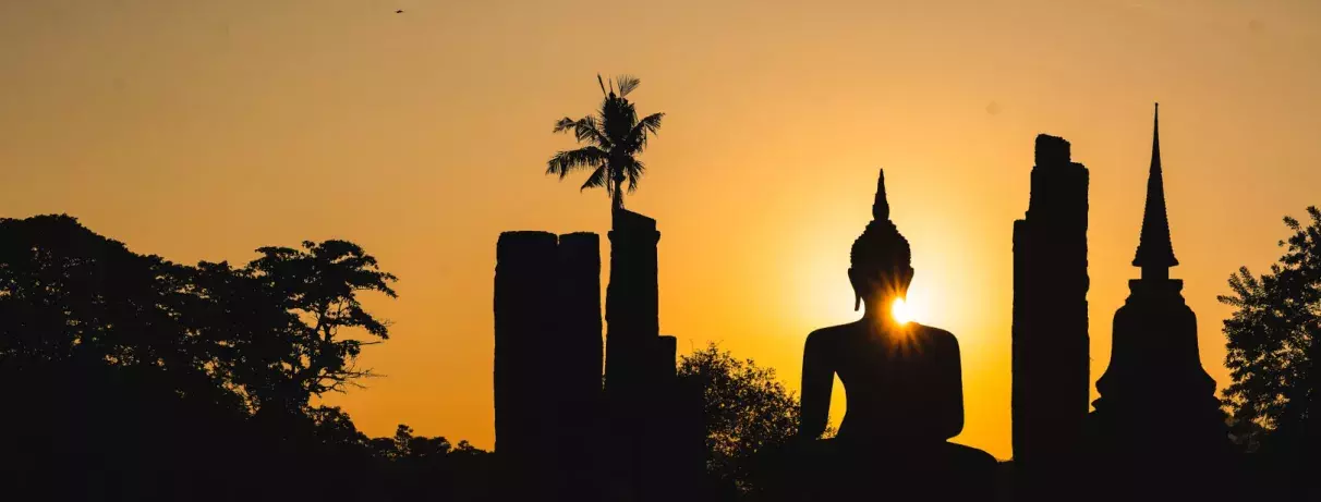temple au couché du soleil 