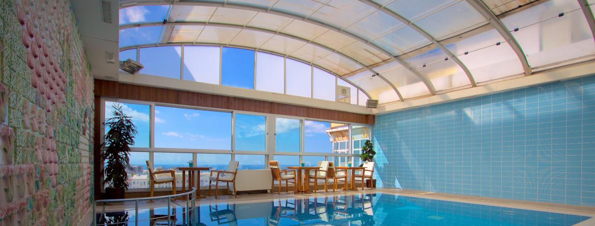 piscine intérieur couverte