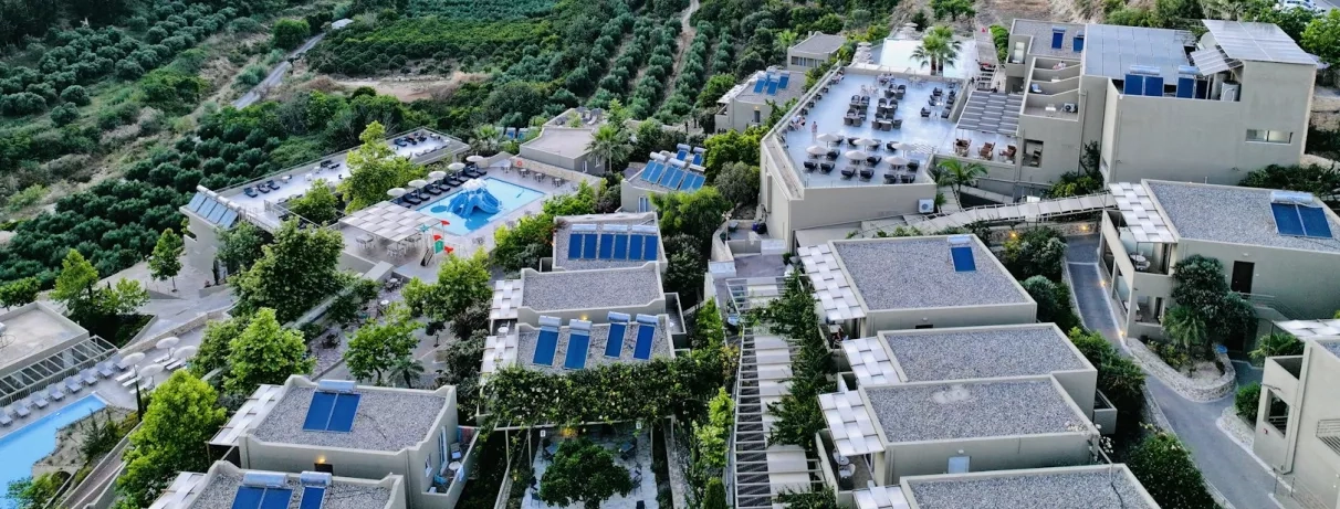 Vue en hauteur de l'infrastructure de l'hôtel.