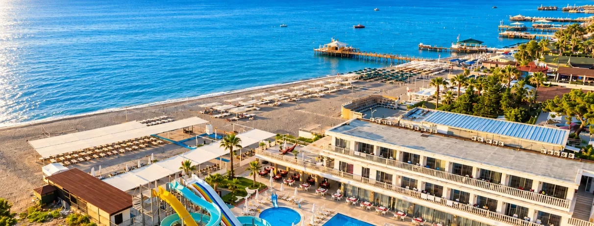 Vue de l'hôtel et de la plage