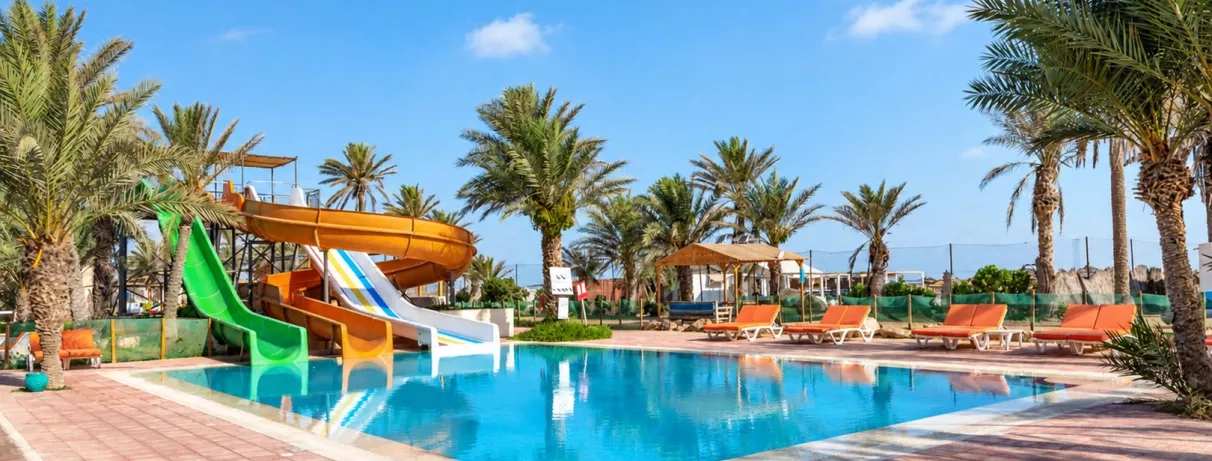Toboggans et parc aquatique de l'hôtel Welcome Meridiana Djerba pour des vacances en famille