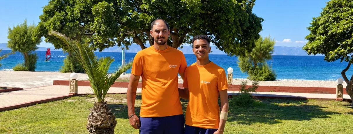 Deux animateurs Mondi Club 