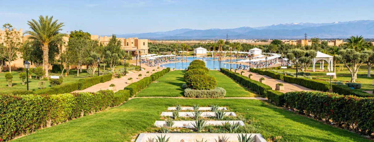 vue des jardins de l'hôtel