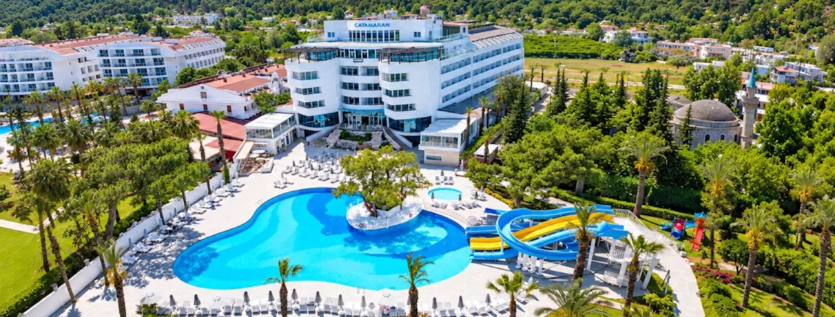 vue de la piscine extérieur de l'hôtel