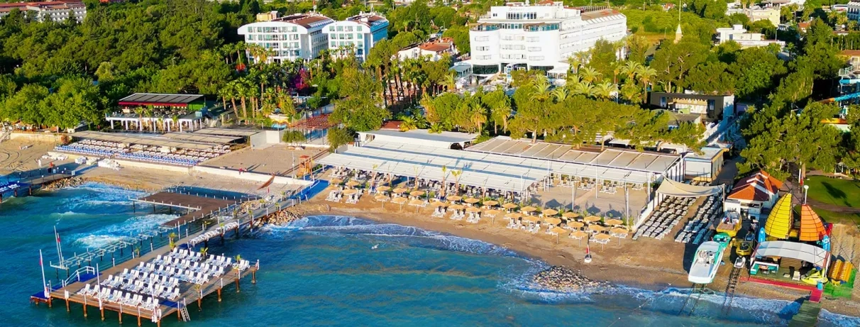 vue de l'hôtel et de la plage