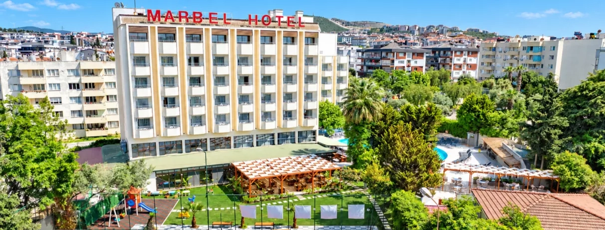 façade extérieure de l'hôtel