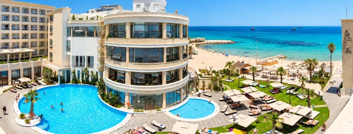 hotel vue piscine et mer