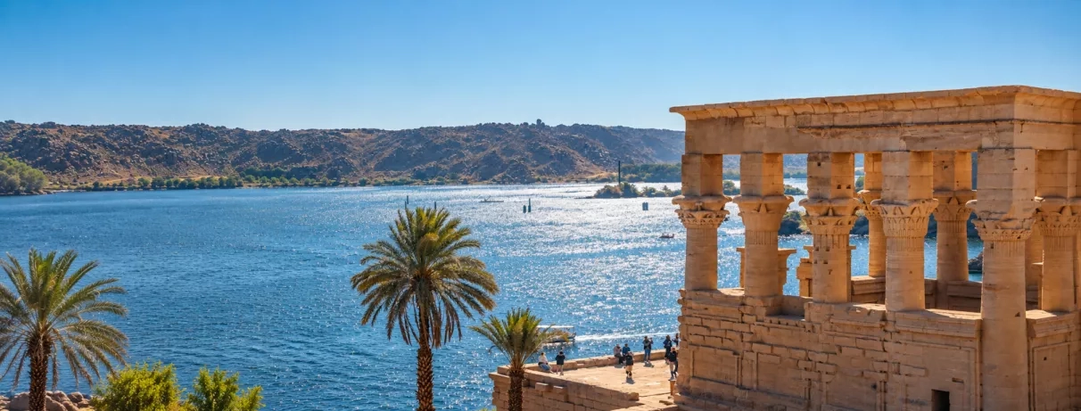 Kiosque de Trajan au temple de Philae en bordure du Nil excursion croisière Égypte
