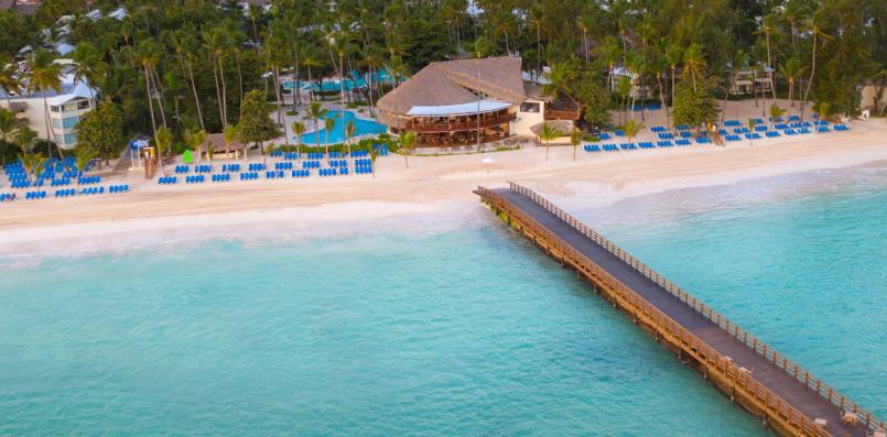 Plage avec ponton