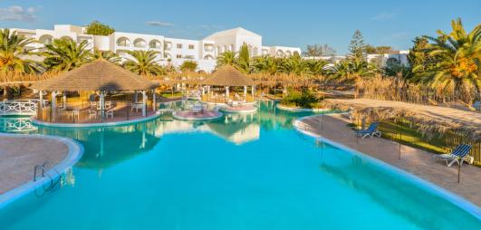 vue piscine et hotel