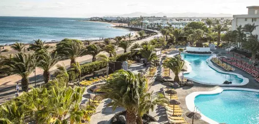 vue en hauteur des piscines et de la côte