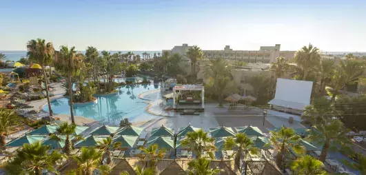 vue d'ensemble hotel piscine